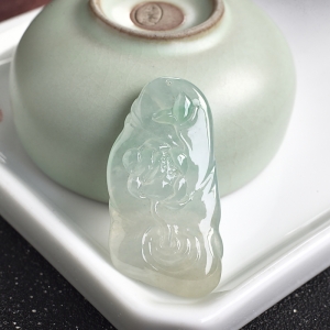 糯冰种飘翠翡翠莲花吊坠