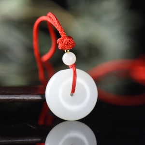 籽料和田白玉平安扣吊坠