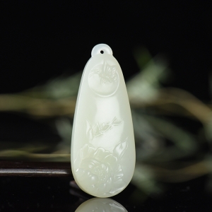 籽料和田白玉蝶恋花吊坠