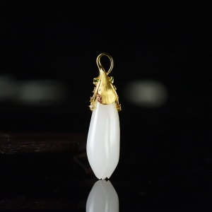 18K籽料和田白玉玉兰花吊坠