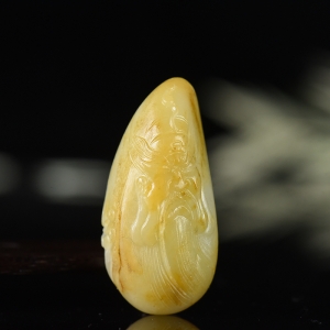 籽料和田玉关公吊坠
