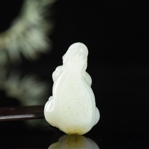 籽料和田白玉貔貅吊坠