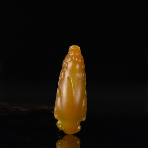 籽料和田玉黄沁貔貅吊坠