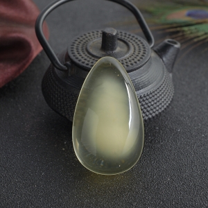 浅黄金绞蜜水滴吊坠