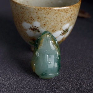 糯冰种飘花翡翠三脚金蟾吊坠