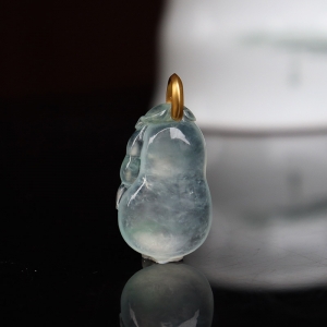 18k冰种翡翠福瓜吊坠