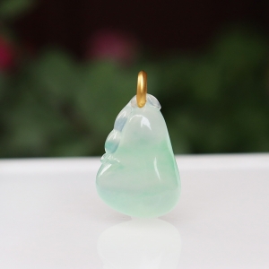 18k冰种甜绿翡翠福瓜吊坠