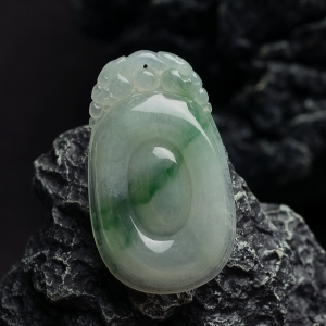 糯冰种飘花翡翠福贝吊坠