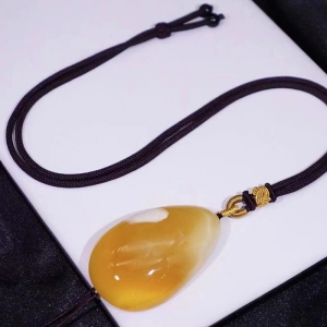 金瓷白蜜蜡水滴吊坠