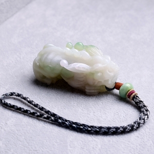 糯冰种飘翠翡翠貔貅手把件