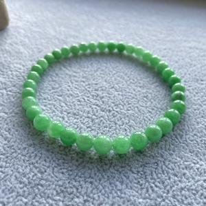 糯冰种翠绿翡翠圆珠手串