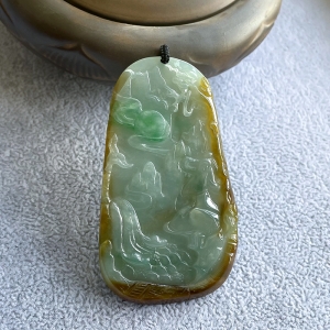 糯冰种三彩翡翠山水牌吊坠