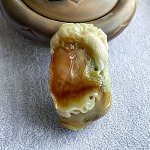 糯冰种黄翡翡翠凤戏牡丹吊坠