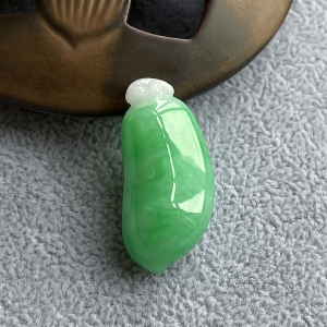 糯种果绿翡翠福瓜吊坠