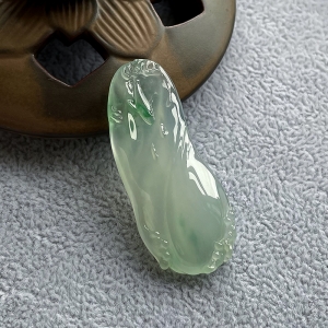 高冰种飘翠翡翠力争上游吊坠
