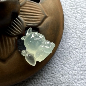 高冰种翡翠前途无量吊坠