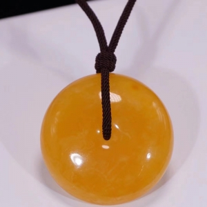 鸡油黄蜜蜡平安扣吊坠