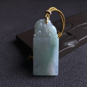 糯冰种飘翠翡翠貔貅吊坠