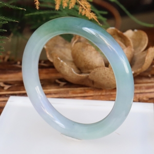 55.5mm糯冰种春带彩翡翠圆镯