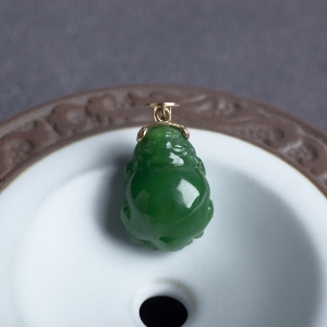 18K山料和田碧玉貔貅吊坠