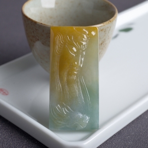 糯冰种黄翡翡翠义薄云天吊坠