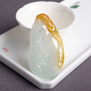 糯冰种俏色翡翠花鸟吊坠