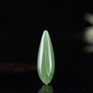山料和田碧玉玉兰花吊坠