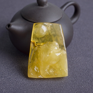 鸡油黄金绞蜜象神吊坠