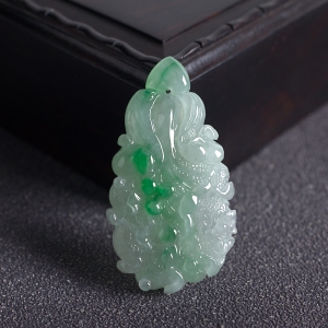 糯冰种飘翠翡翠白菜吊坠