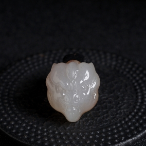 糯冰种飘黄翡翡翠龙头吊坠