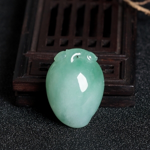 糯冰种飘翠翡翠寿桃吊坠