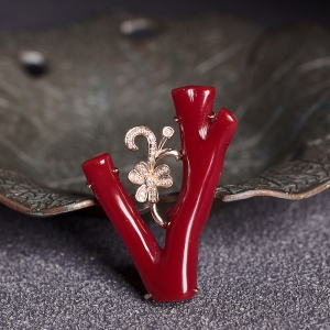 18K阿卡牛血红珊瑚树枝吊坠