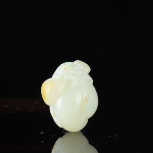 籽料和田白玉桃子吊坠
