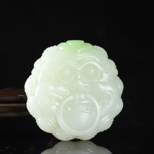 山料和田翠青玉唐狮吊坠