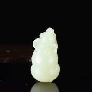 山料和田白玉牛吊坠