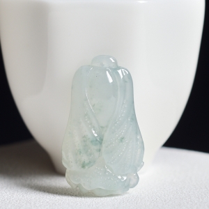 糯冰种飘花翡翠白菜吊坠