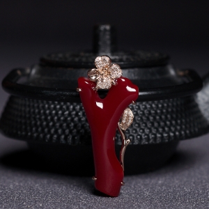 18K阿卡牛血红珊瑚树枝吊坠