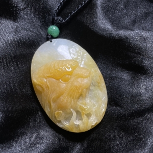 糯冰种黄翡虎虎生威吊坠
