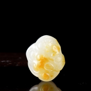 籽料和田白玉莲蓬吊坠