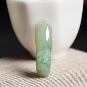 糯冰种飘翠翡翠辰龙吊坠