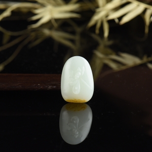 籽料和田白玉荷花吊坠