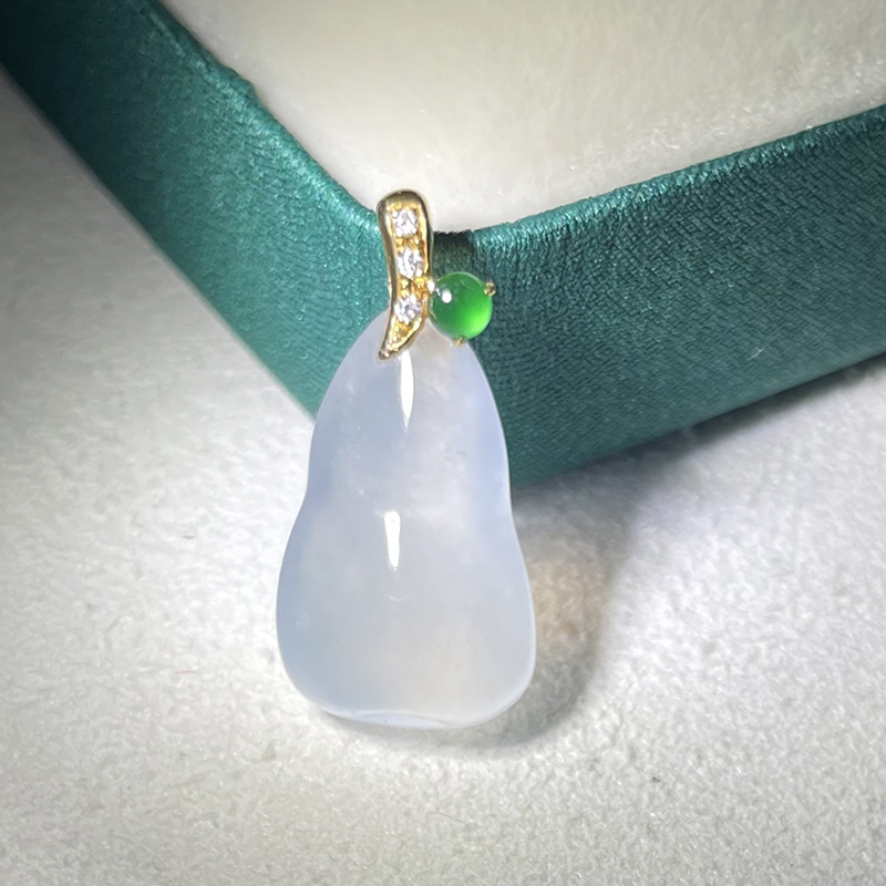 18k高冰种翡翠福瓜吊坠