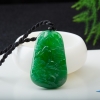冰种翠绿翡翠山水牌吊坠-红掌柜