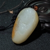 天然俏色和田玉达摩手把件-红掌柜