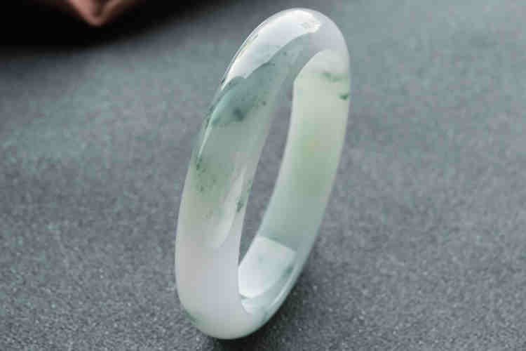 糯种翡翠手镯