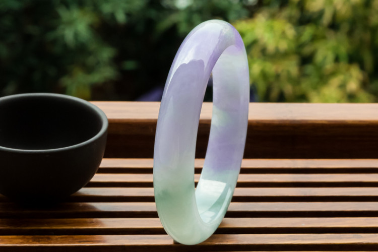 翡翠手镯的作用与功效