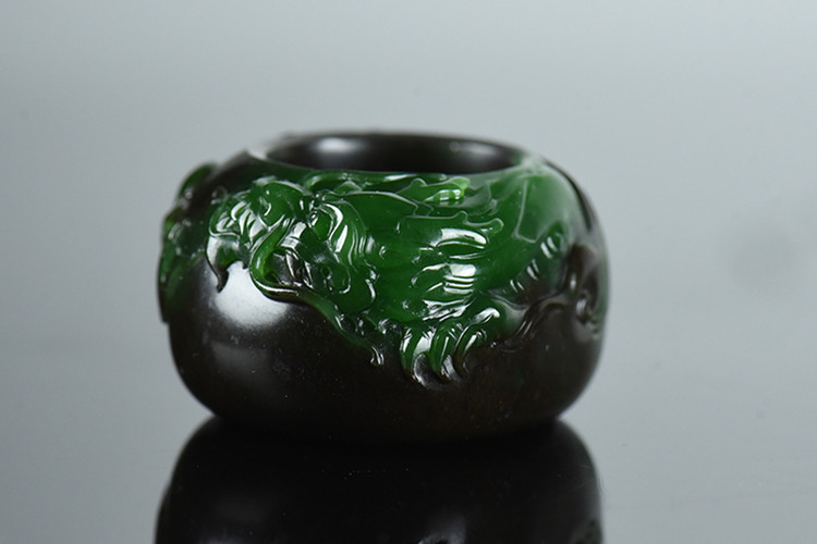 和田玉与翡翠的区别