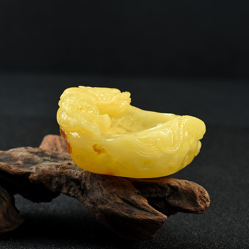 鸡油黄蜜蜡摆件