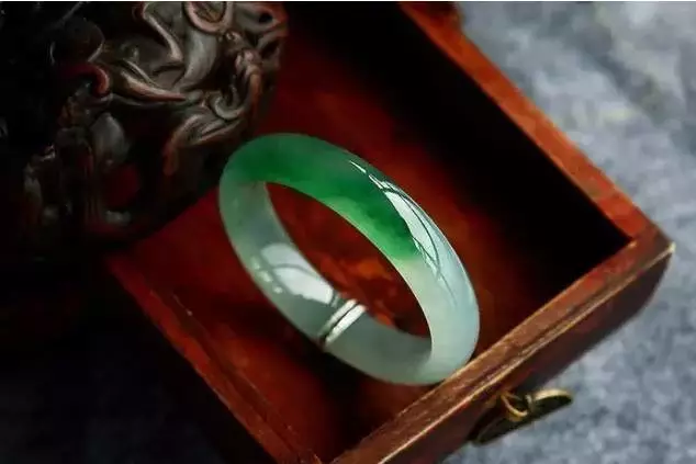 翡翠手镯