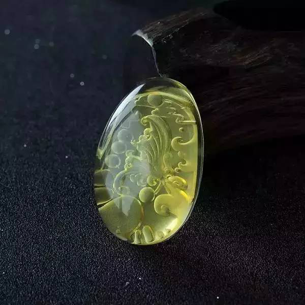 琥珀阴雕-红掌柜